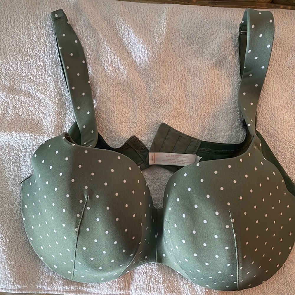 CACIQUE Padded Bra with Underwire.  Size 36DDD. Very good condition